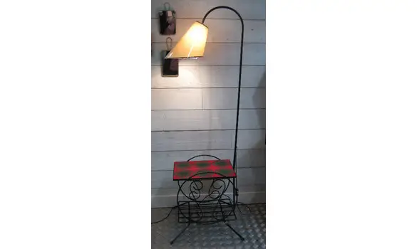 Lampadaire avec tablette