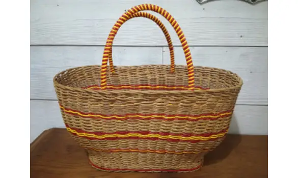 Panier rotin et scoubidou