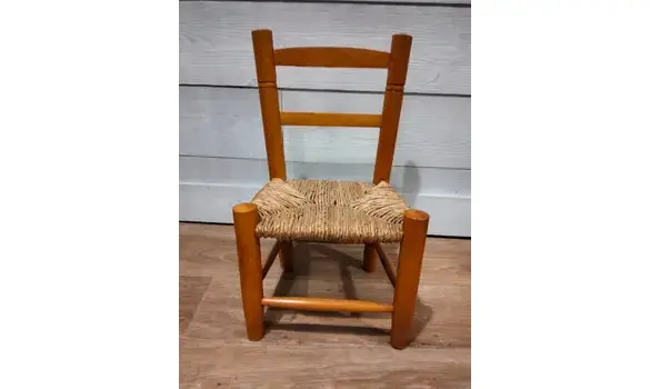 Petite chaise en paille