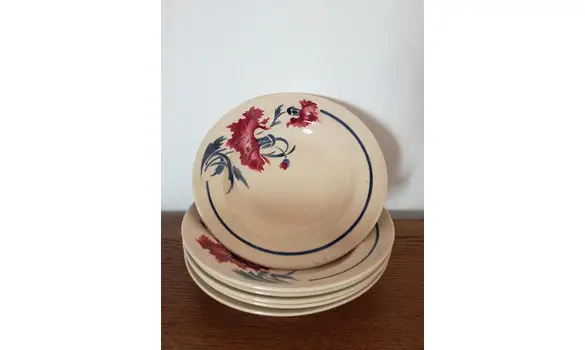 Assiettes creuses oeillets