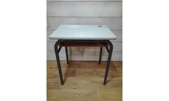 Bureau avec casier