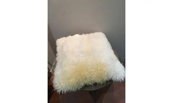 Coussin peau de mouton