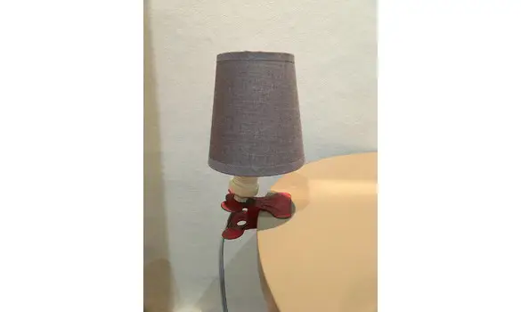 Lampe pince rouge