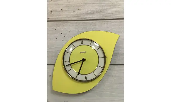 Pendule formica jaune