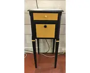 Chevet noir et jaune moutarde