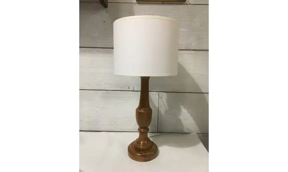Lampe en bois tourné