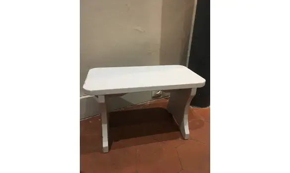 Petit banc beige patiné