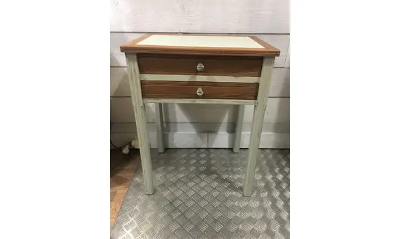 Table d'appoint vert amande