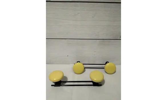 Patère jaune et noir