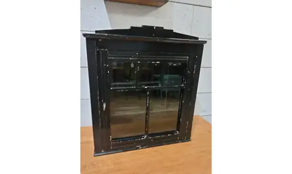 Vitrine patinée noire