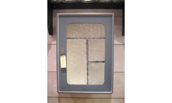 Ancienne armoire de toilette