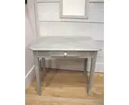 Petite table patinée