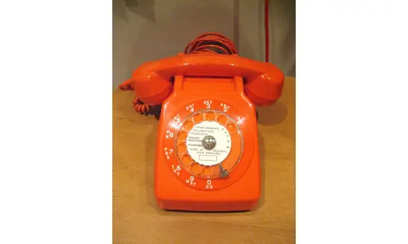 Télephone orange vintage