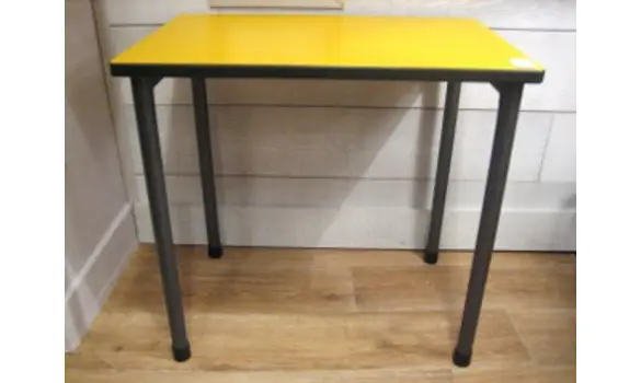 Bureau jaune