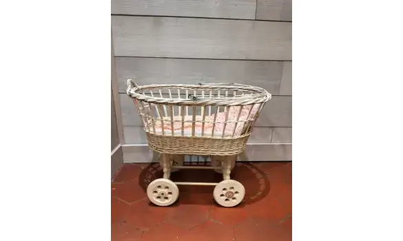 Landau poupée en rotin