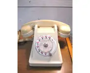 Téléphone ancien crème