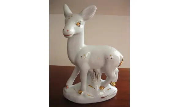 Biche blanche et or
