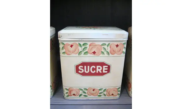 Boite en fer décor fleurs