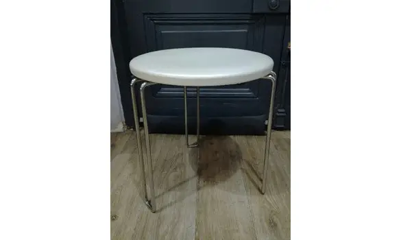 Tabouret tripode