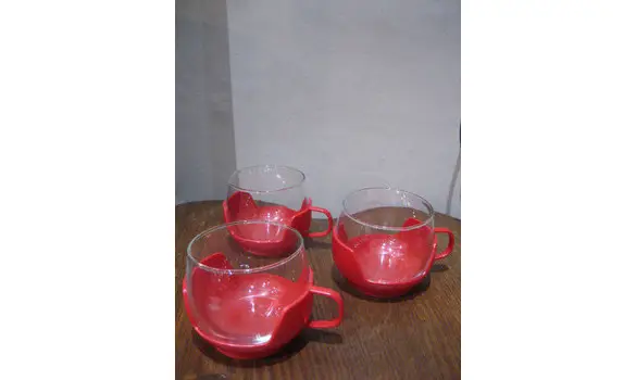 Tasses rouges